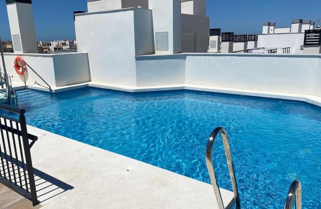 Nautilus 3 - Elegante Apartamento para 6 con Piscina, Wifi y AC en Rota