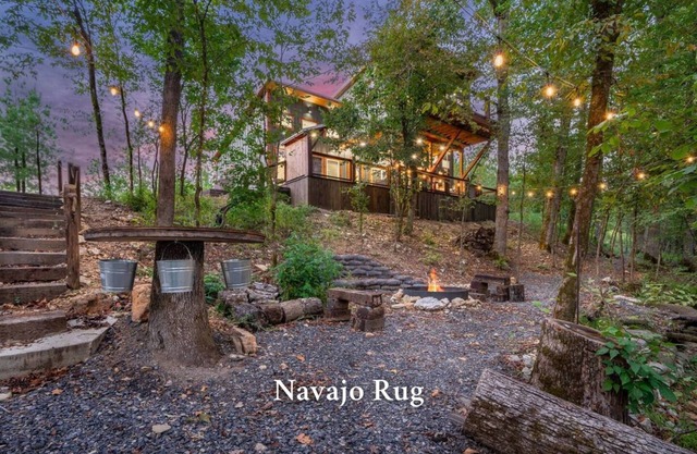 Navajo Rug-Creek/Hot Tub/Playground/Firepit/Swing Bed/Grill/Pet Friendly