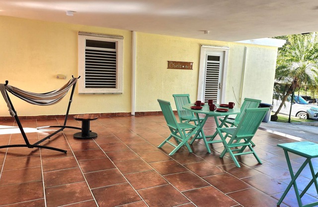 Near everything . 4 minutes from the beach. 15 minutes from the airport.