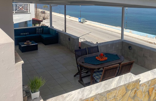 Near the Beach Flat with Verandas & Seaview