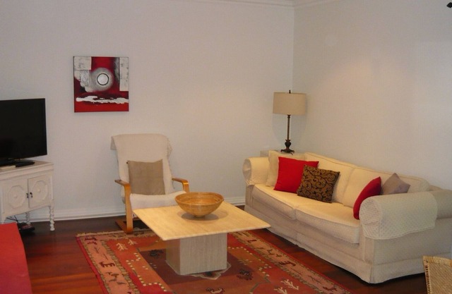 Nedlands/King's Park, Spacious 2 brm Apartment