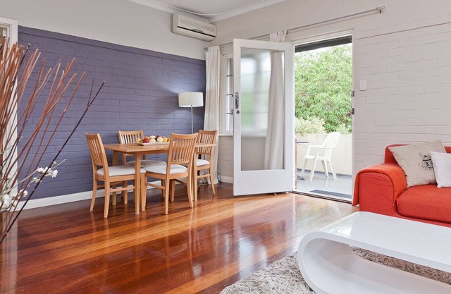 Nedlands Shenton Park 2 brm F/Equipped Apartment. Short/Long Term .