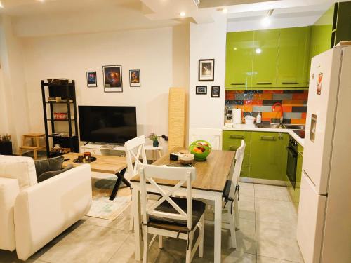 Nesta Home Athens, Cozy Private Apartment with SuperFast Wi-Fi