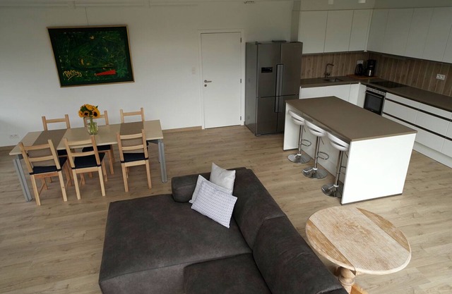 New 3 bedroom furnished apartment