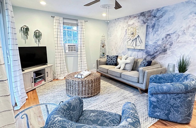 New design, 7-minute Walk to Beach, Backyard, Deck