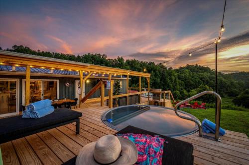 NEW Hill Gem - Murals - Cowboy Pool- Hot Tub- Game Room