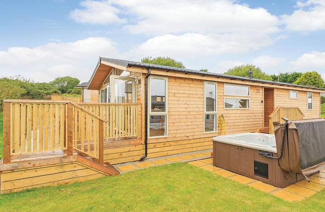 New in 2017. Spacious and luxurious lodge.