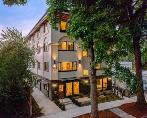 New Kerns Studio Prime Spot Walkable Area
