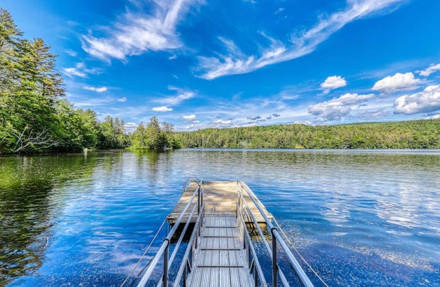 NEW Lakeside cabin W/Hot Tub Newly Renovated!