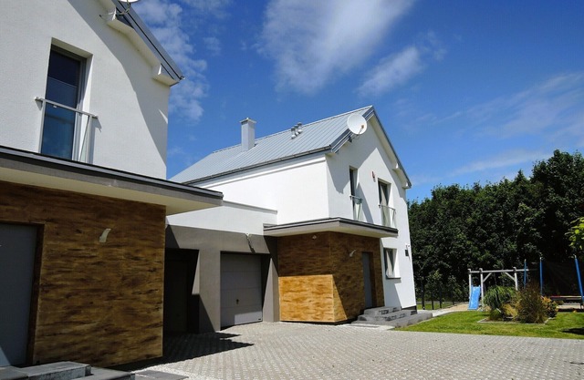 New, large holiday home for 10 people