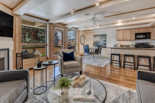 New Listing 2BR 2BA Condo - Mountain Views