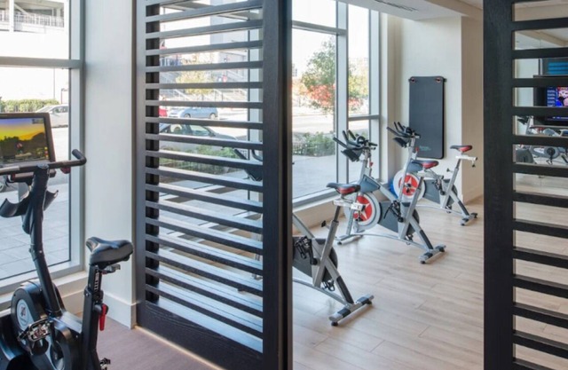 NEW Listing Walking distance to Navy Yard-Ballpark