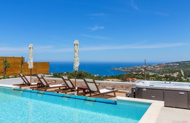 NEW Lux Villa ★ Prive Infinity pool ★ Jacuzzi ★ SeaView ★ Free Vegetables