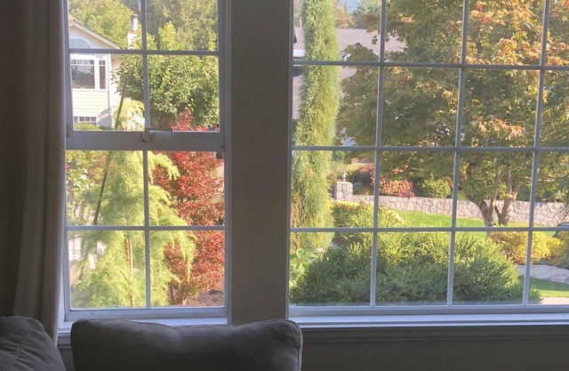 NEW Luxurious, Quiet, Bright, Modern, Private Garden Suite Close to Deep Cove,