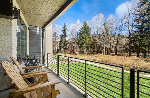 New Luxury Condo River View Sounds Patio Hot Tub