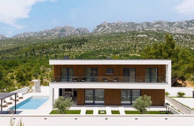 New! Luxury Villa Cvita-design award winner 2025 Heated Saltwater Pool, BBQ, Perfect for Families & Pets