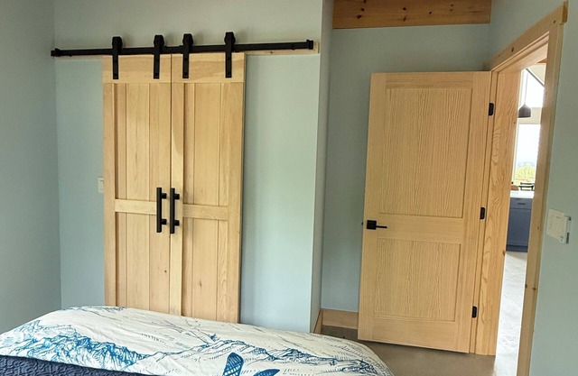 New & Modern 4-bedroom cabin with AC in Woodstock