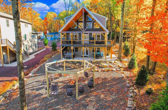 New Modern Luxury Lakeview Haven: Lake Access,HotTub, Game Room, FirePits, Pets
