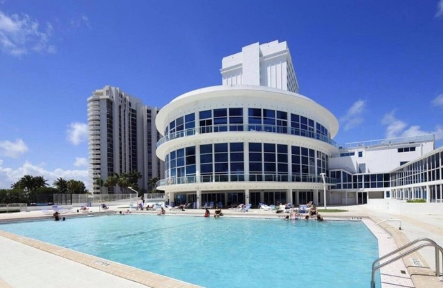 New Point Miami Beach Apartments