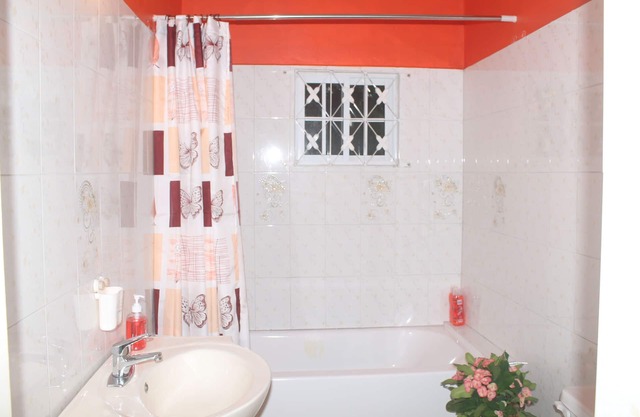 NEW! Suburban Apartment with Comfortable Queen-size beds