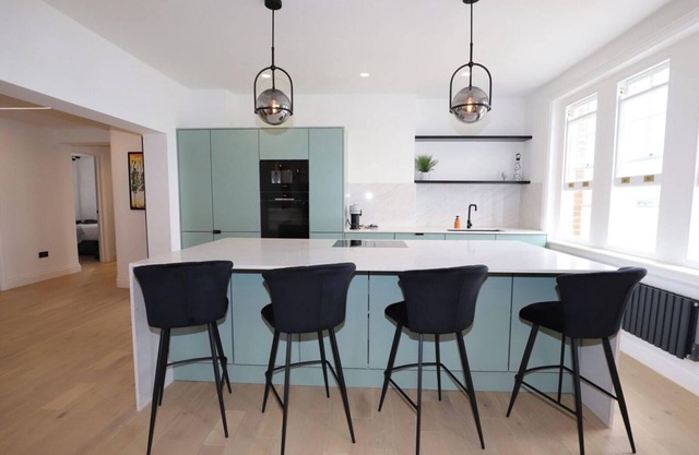 Newly Refurbished w/River Views