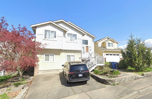Newly Renovated Downstairs 3BR/2BA Suite — Near Airport + Laundry + Parking