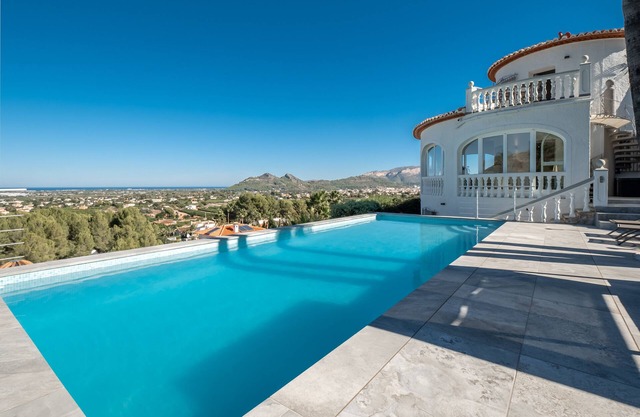 Newly Renovated Villa with private heated Pool