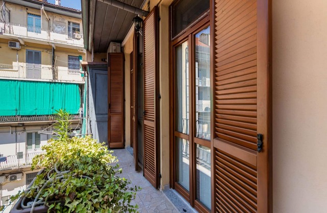 Nice and Cozy Apartment in Crocetta by Wonderful Italy