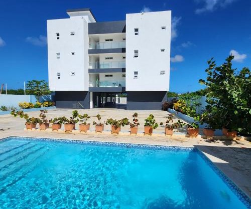 Nice and Cozy Condo with Pool
