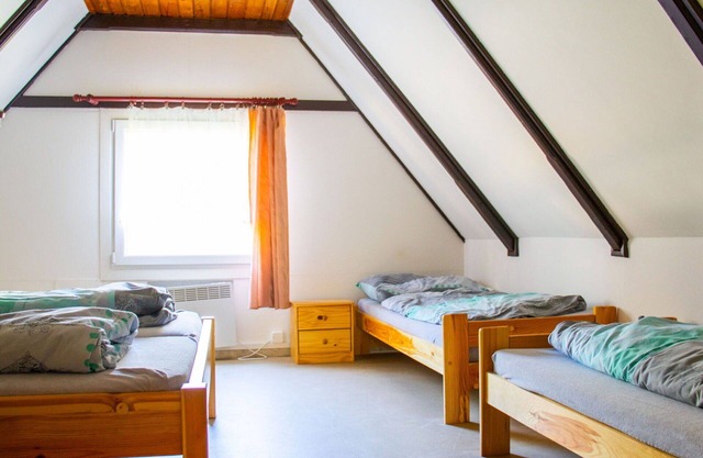 Nice apartment in villa for 12 people with WIFI, TV, patio and pets allowed