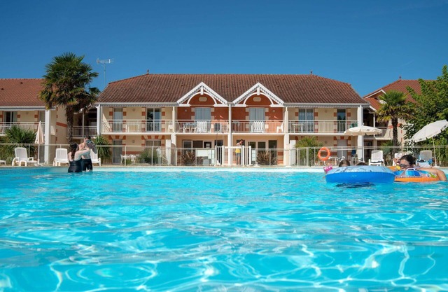 Nice apartment for 8 people with WIFI, pool, TV, terrace and pets allowed
