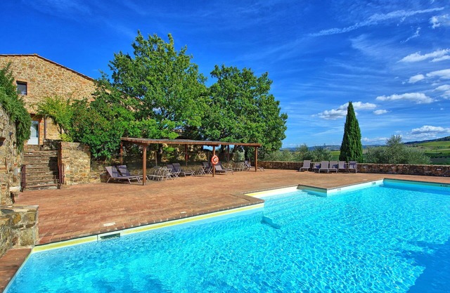 Nice apartment for 4 people with pool, A/C, TV, pets allowed and panoramic view