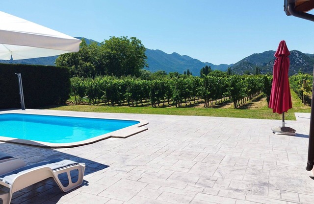 Nice apartment for 8 people with WIFI, private pool, A/C, TV and terrace