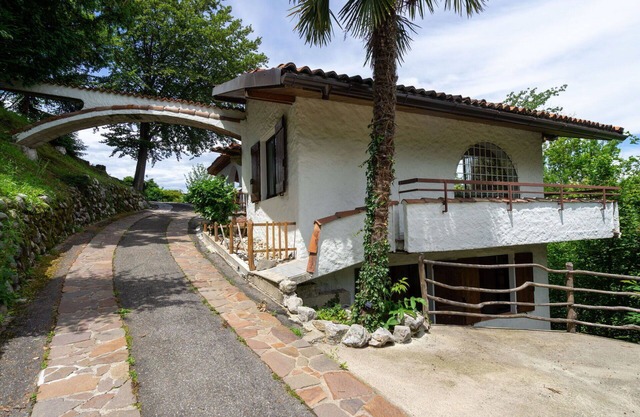 Nice apartment in villa for 6 people with TV, terrace and pets allowed