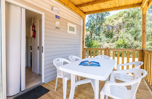 Nice apartment in villa for 6 people with pool, A/C, WIFI, TV and terrace
