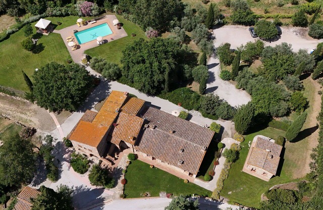 Nice apartment in villa with A/C, WIFI, pool, TV, terrace, panoramic view, close to San Gimignano