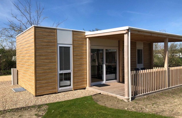 Nice chalet with veranda, near the Veluwemeer