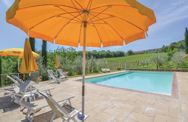 Nice home in Bucine (AR) with kitchen