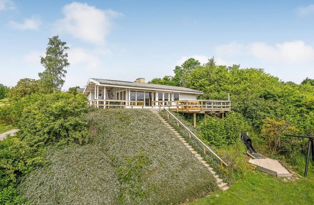 Nice home in Ebeltoft with WiFi