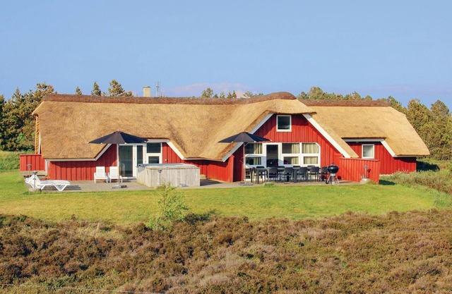 Nice home in Rømø with sauna