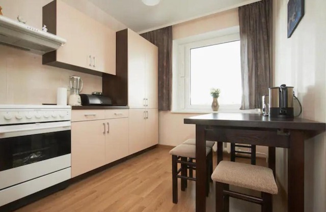 Nice private room in a three room apartment Free parking Feel like at home