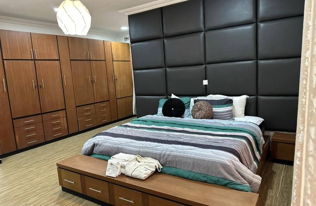 Nigus House Oniru