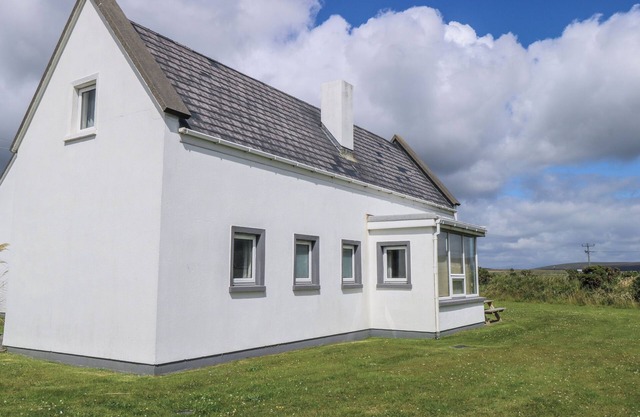 NO.3 BEACH COTTAGES, pet friendly in Keel, County Mayo