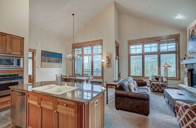 No Cleaning Fees, Luxurious 3 BR in River Run Village Featuring Ski in,ski out by RedAwning