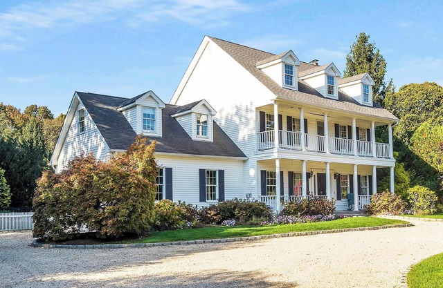 North Fork Manor: Heated Pool, Hot tub