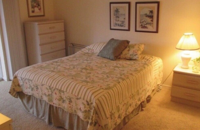 North Naples Second Floor Condo in gated community