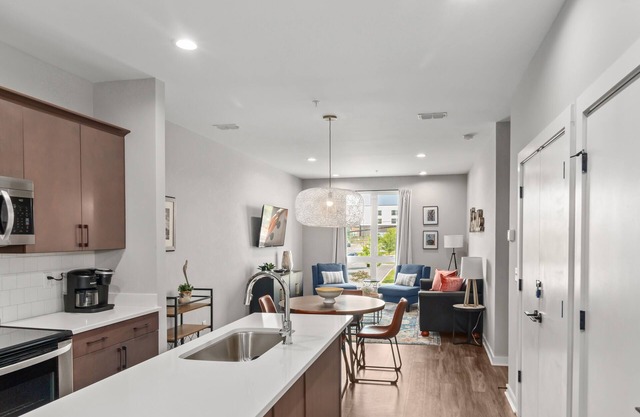 Now accepting bookings! Minutes to Broadway! Sleeps 6! Nashville Nations