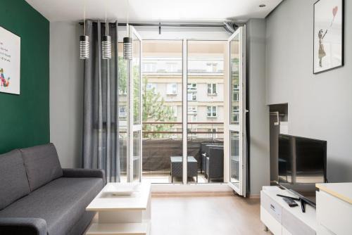 Nowa Praga Homely Apartment by BookingHost