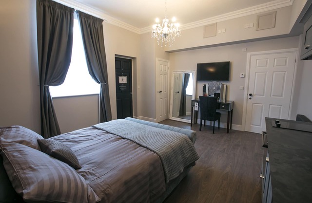 Number 10 The Abbey - Merrivale Apartment