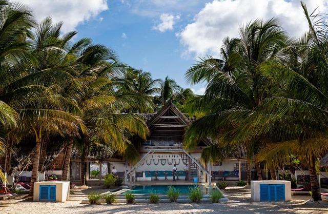 Nur Beach Hotel
